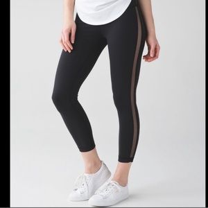 Lululemon Black + White Mesh 3/4 Legging Sz. 8